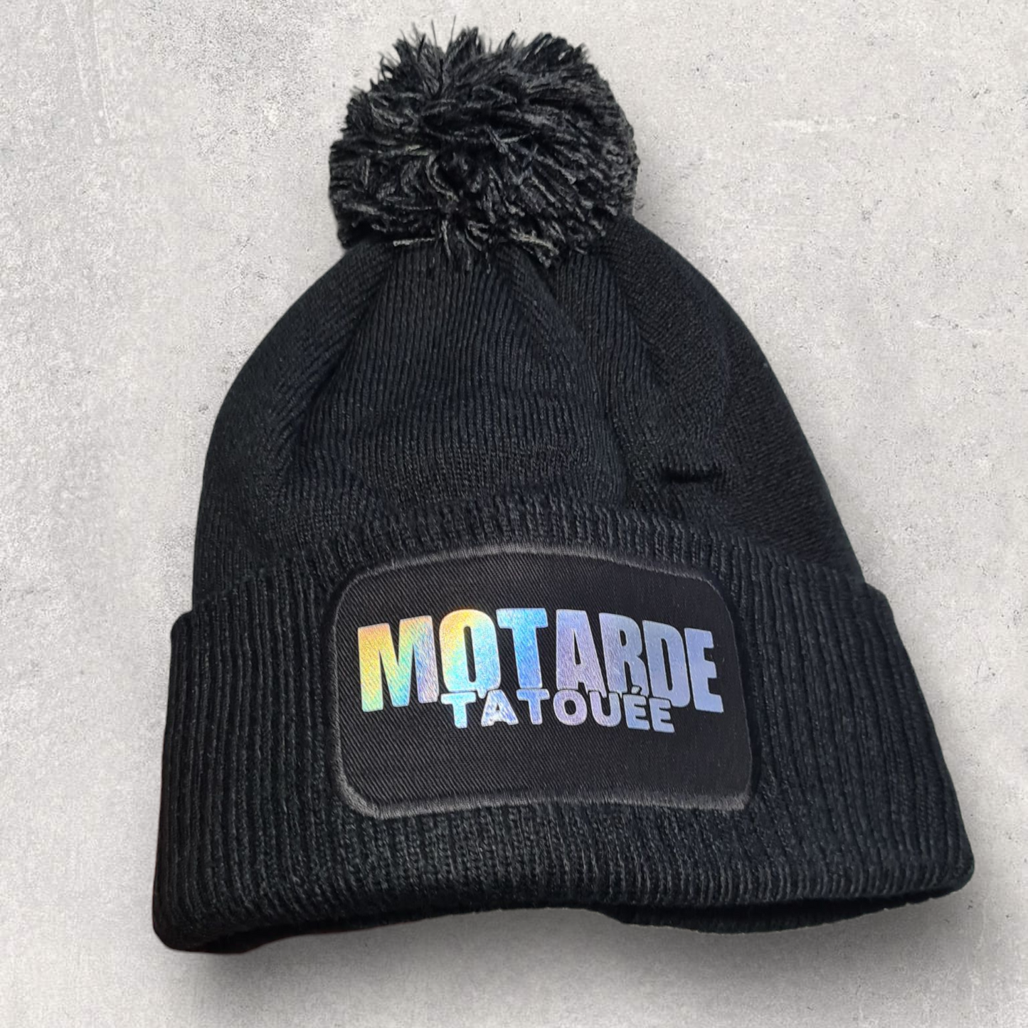 Bonnet noir à pompon " Motarde tatouée " holographique