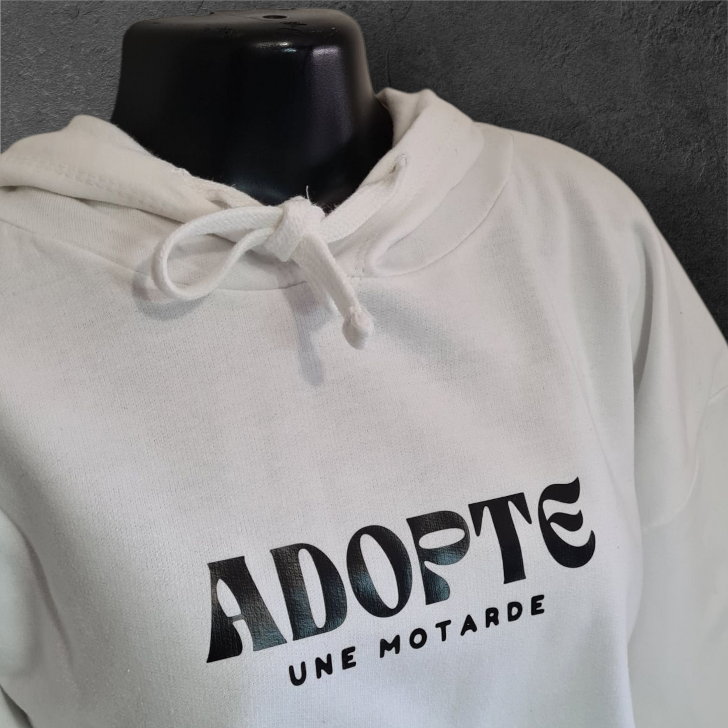 Sweat à capuche court " Adopte une motarde "