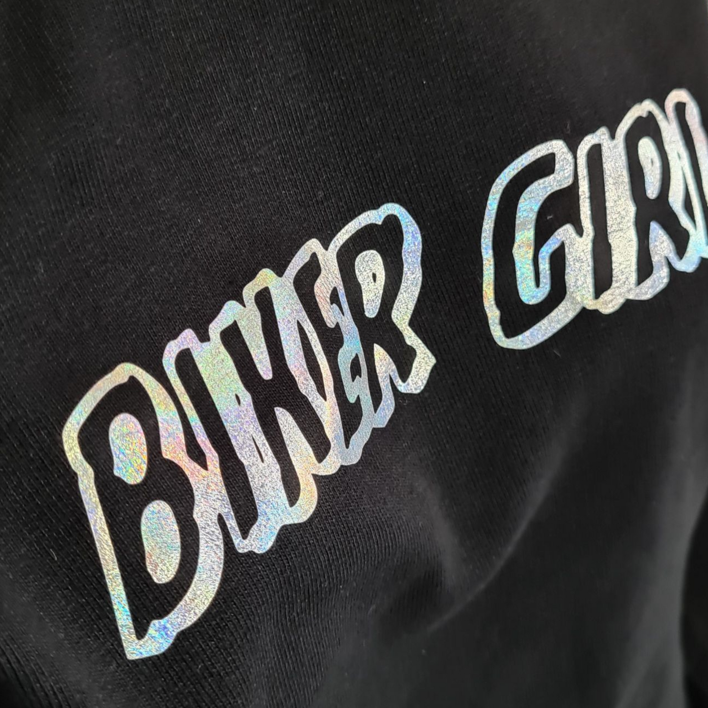 Sweat noir à capuche femme " Bikergirl " holographique