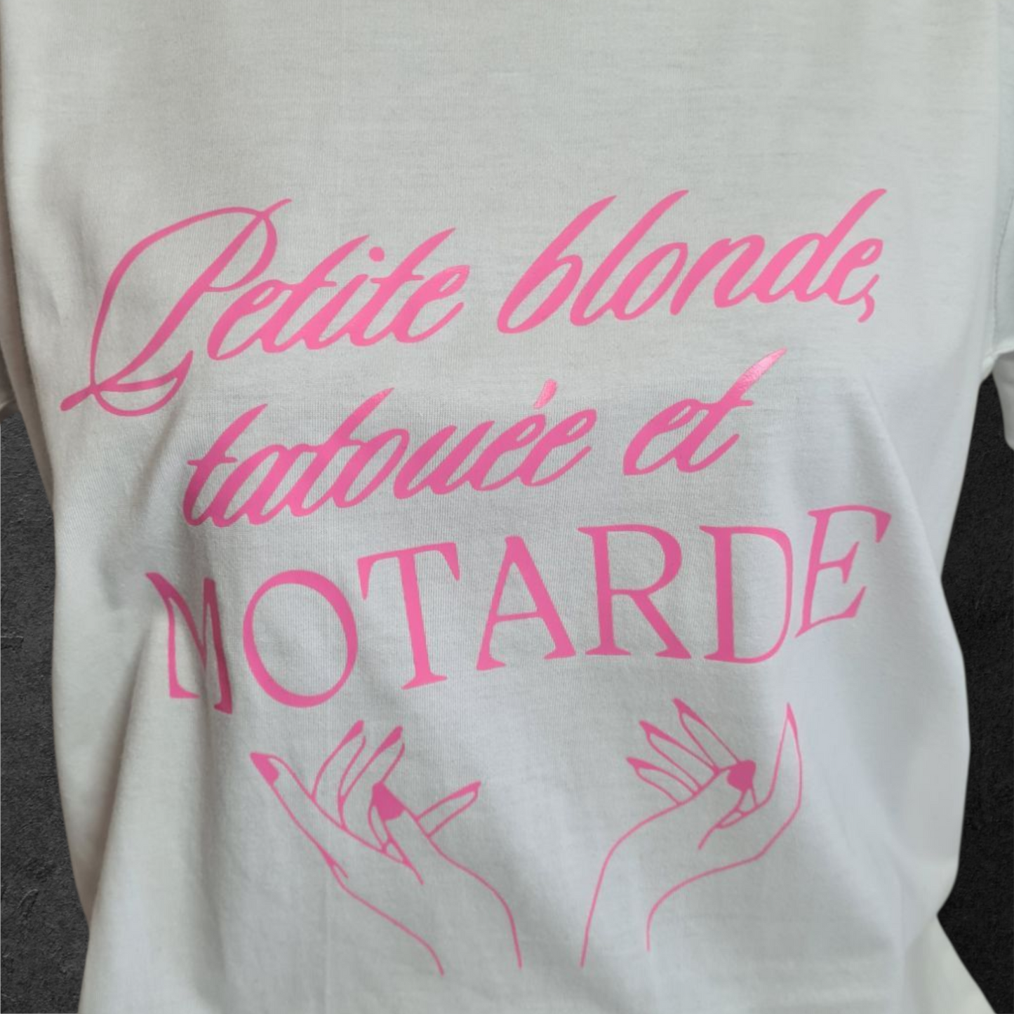 T-shirt blanc femme " Petite blonde tatouée et motarde "