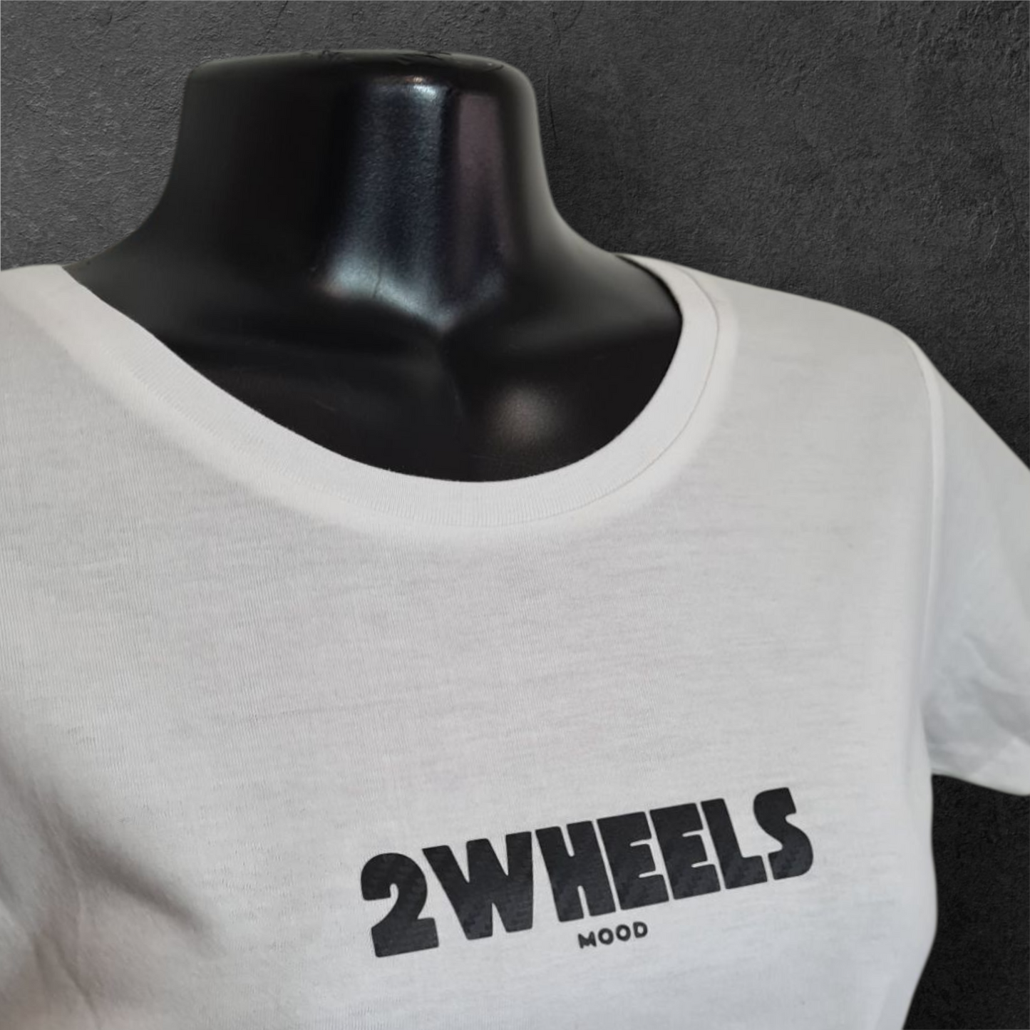 T-shirt blanc femme à manche courte " 2wheels mood " carbone pour motarde