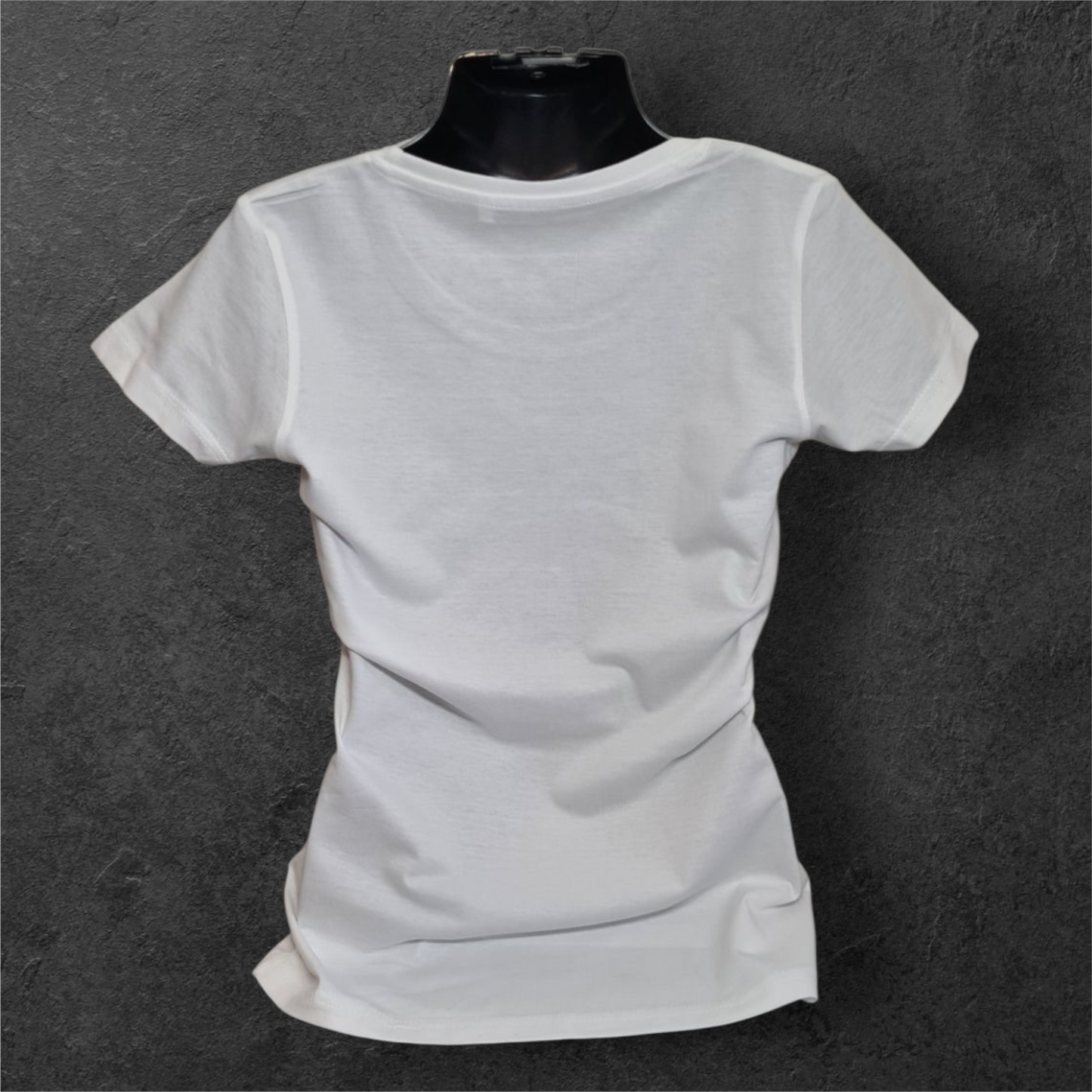 T-shirt blanc femme à manche courte " Je suis une motarde tatouée et déjantée " humour