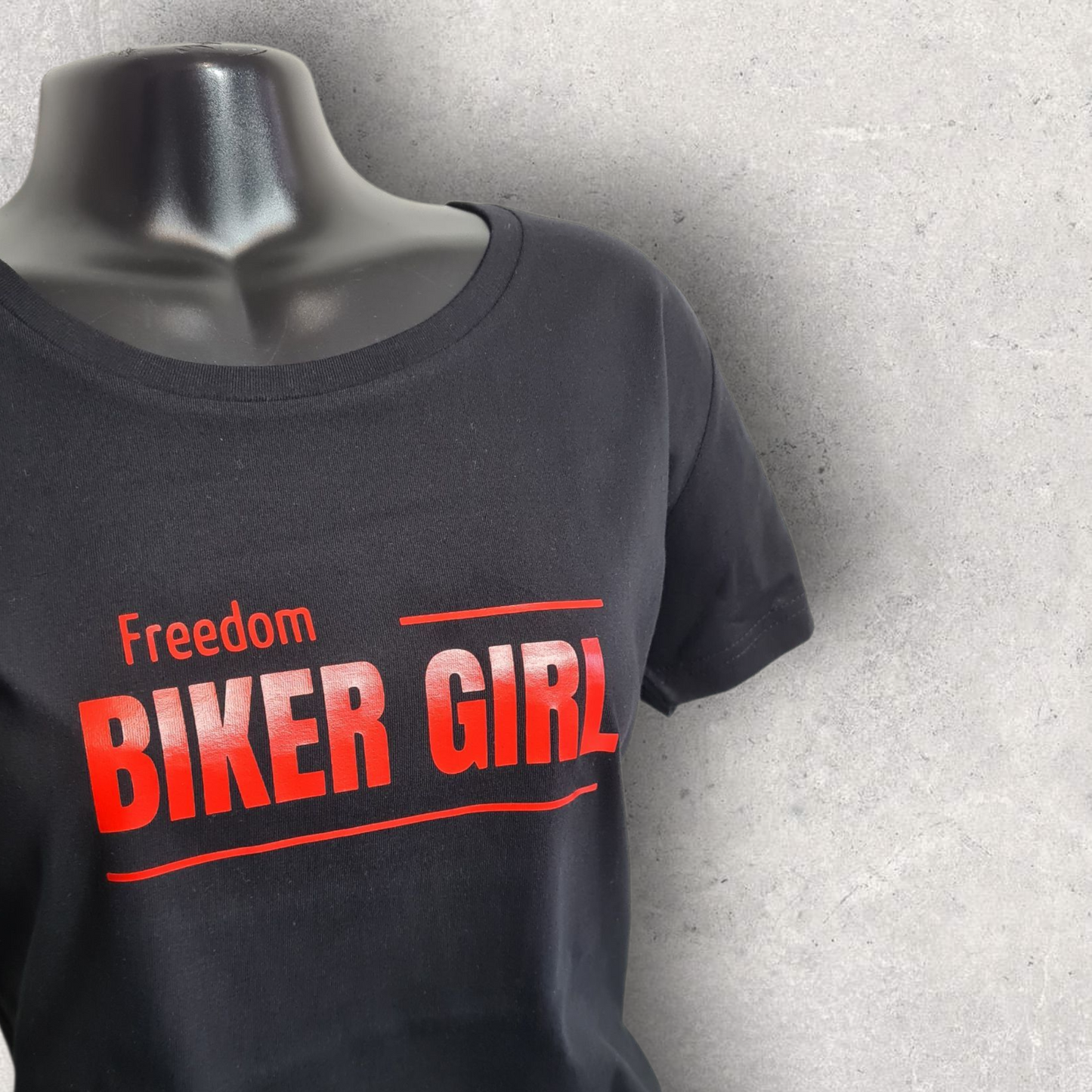 T-shirt noir à manche courte femme " Freedom biker girl " pour motarde