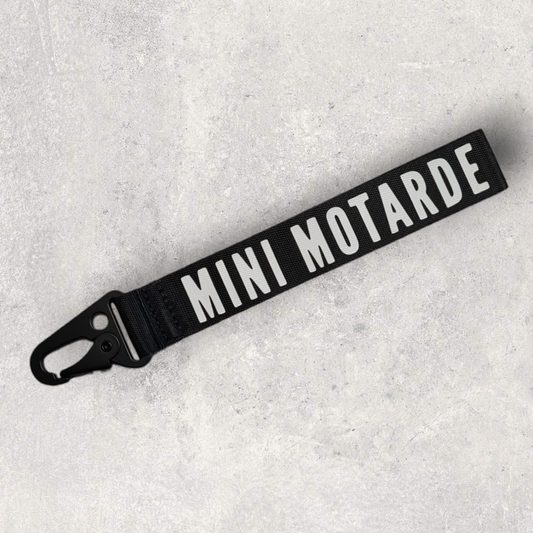Porte-clés 2 faces " Mini motarde maxi caractère "