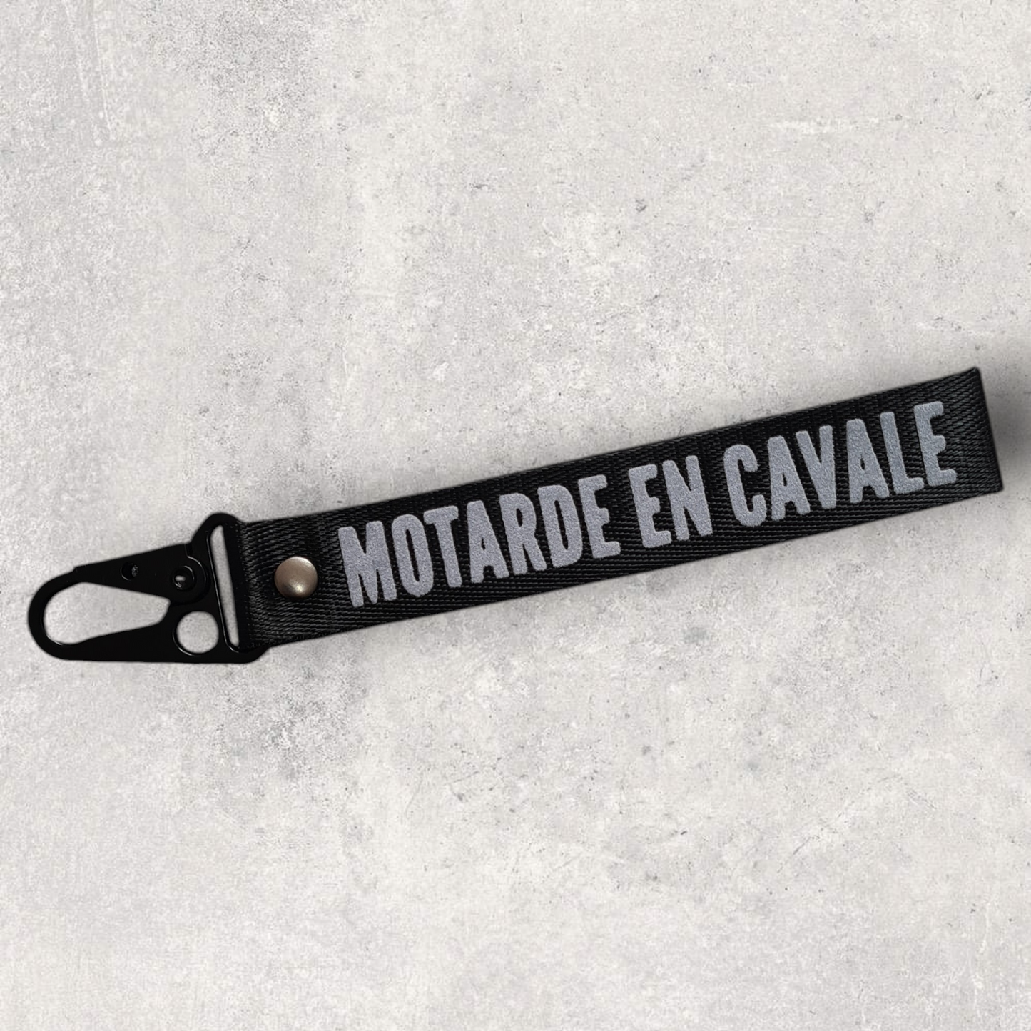 Porte-clés " Motarde en cavale "