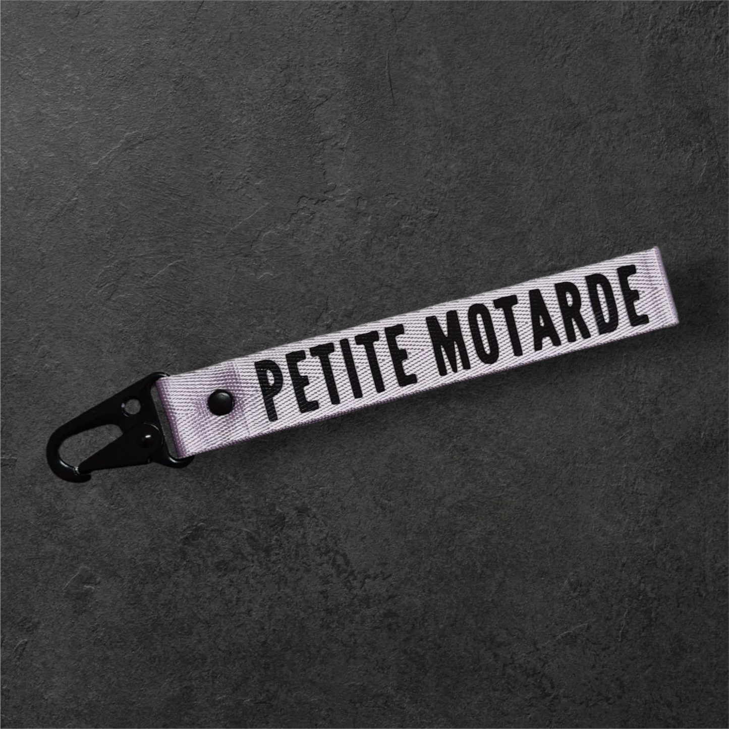 Porte-clés " Petite motarde " couleur lilas