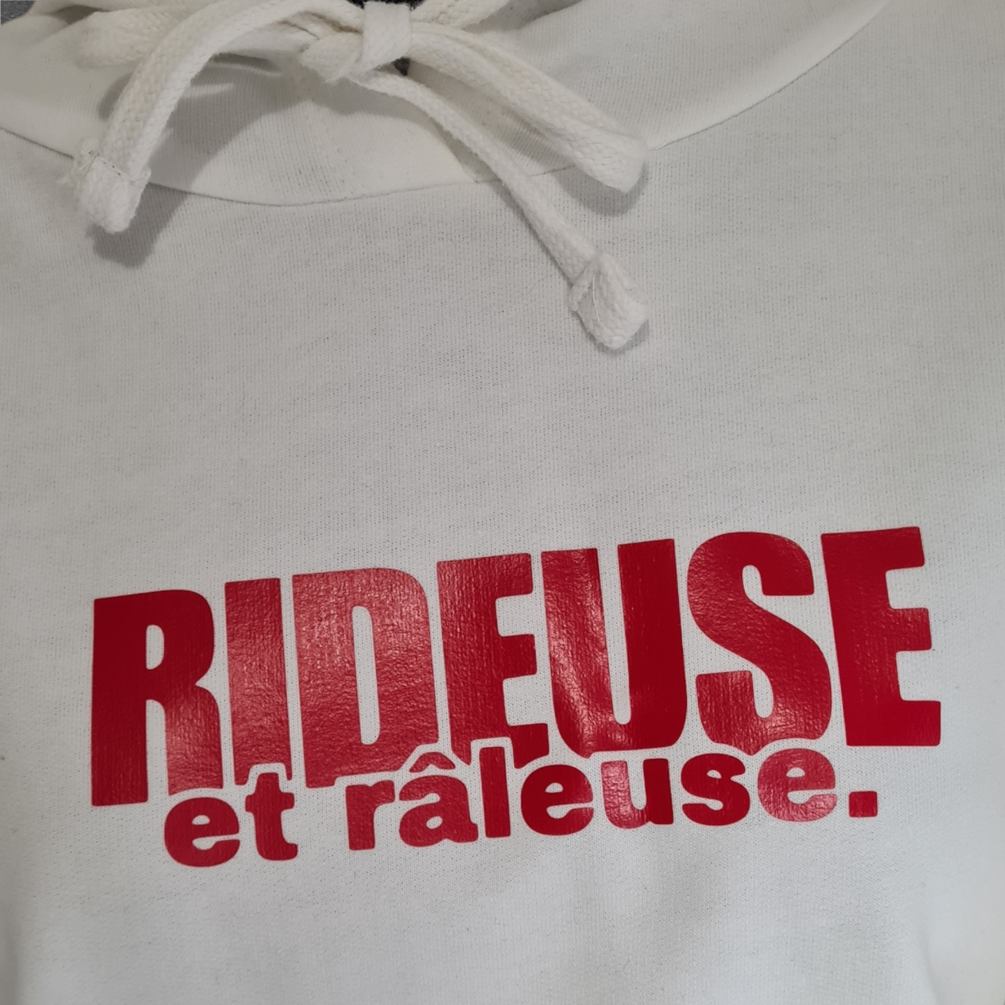 Sweat court à capuche " Rideuse et râleuse "