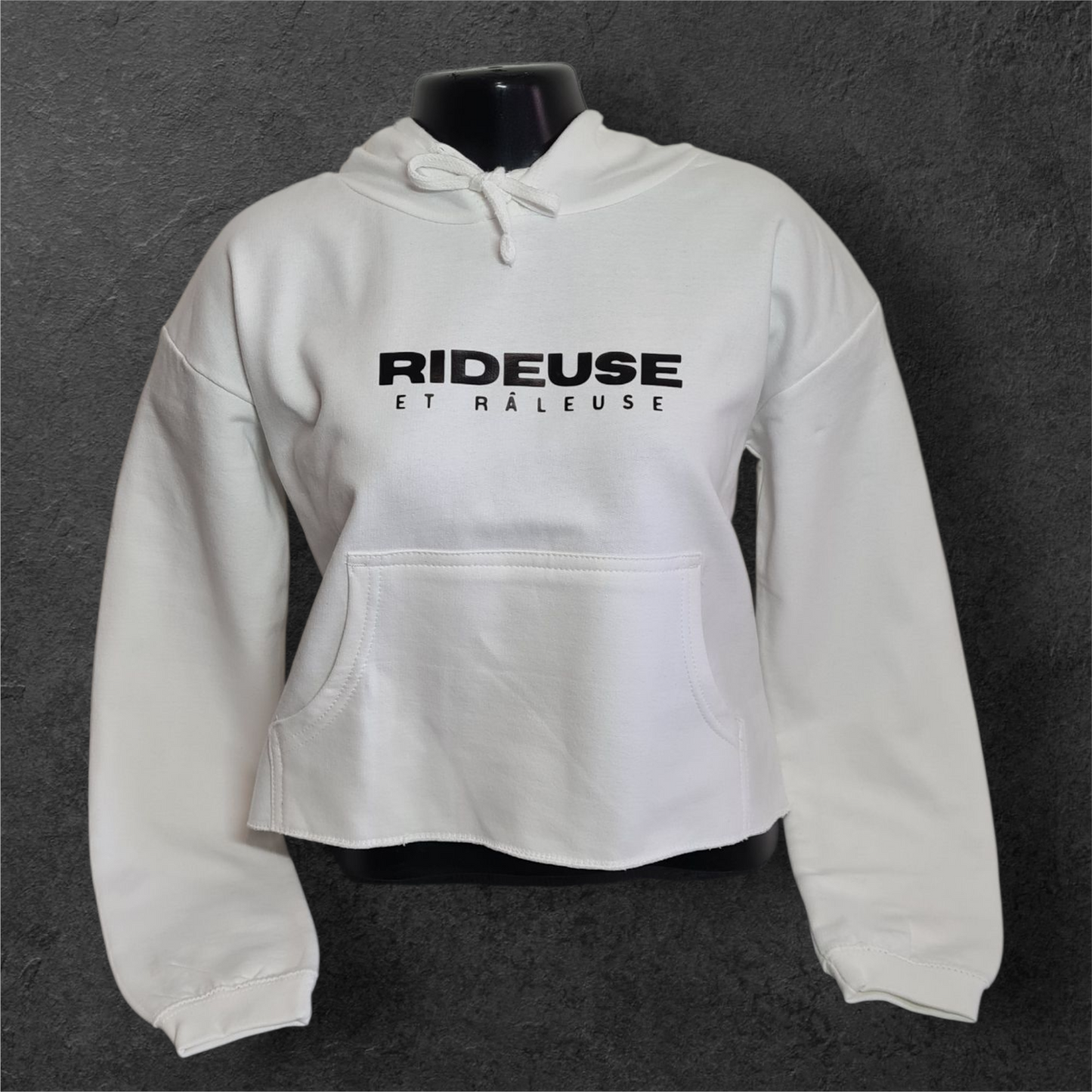 Sweat à capuche court " Rideuse et râleuse "
