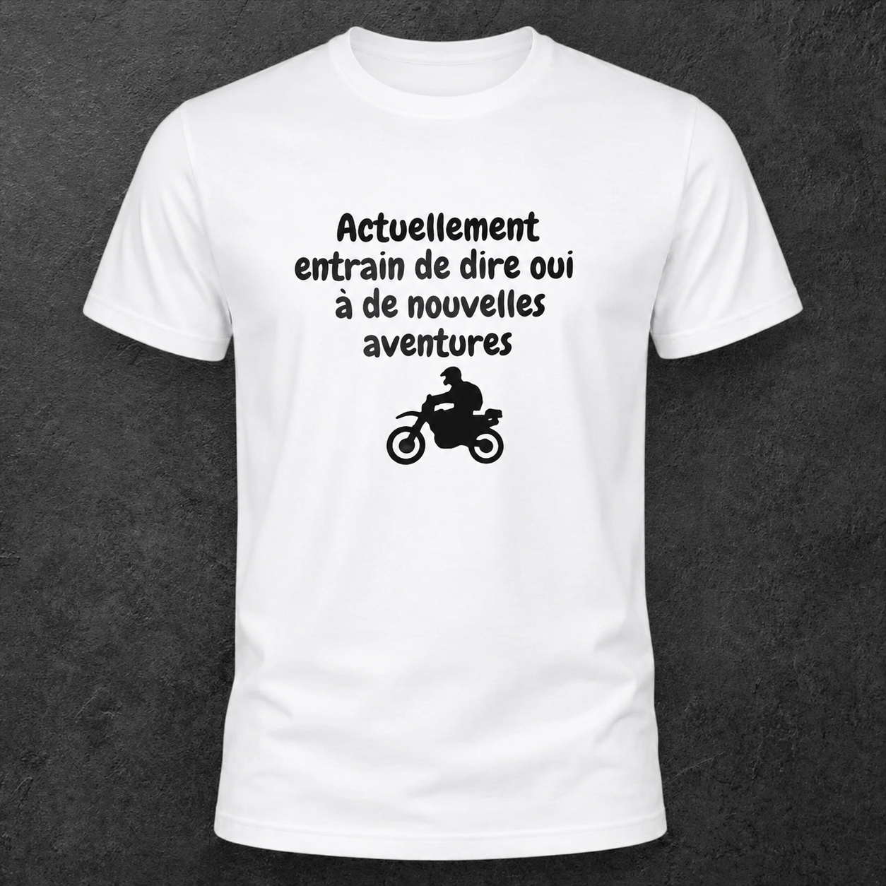 T-shirt blanc " Actuellement entrain de dire oui à de nouvelles aventures "