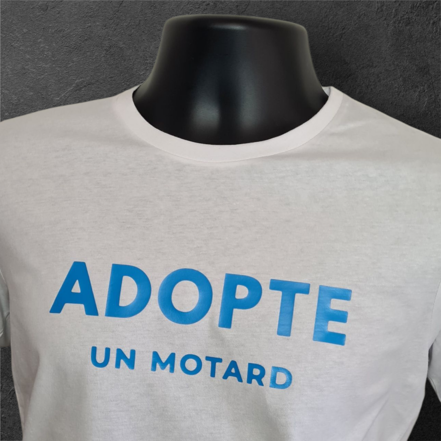 T-shirt blanc à manche courte homme " Adopte un motard "