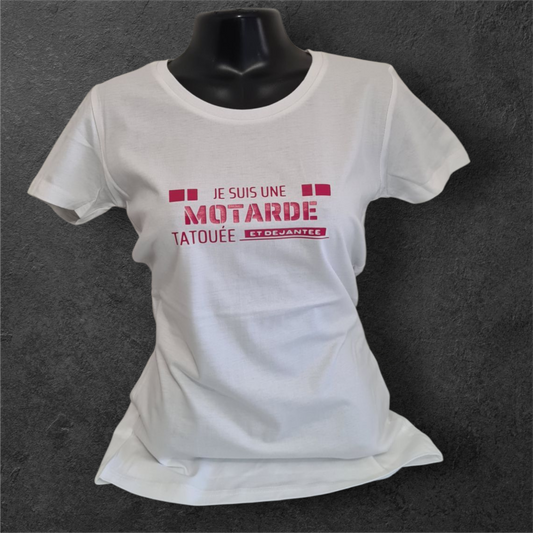 T-shirt blanc femme à manche courte " Je suis une motarde tatouée et déjantée " humour