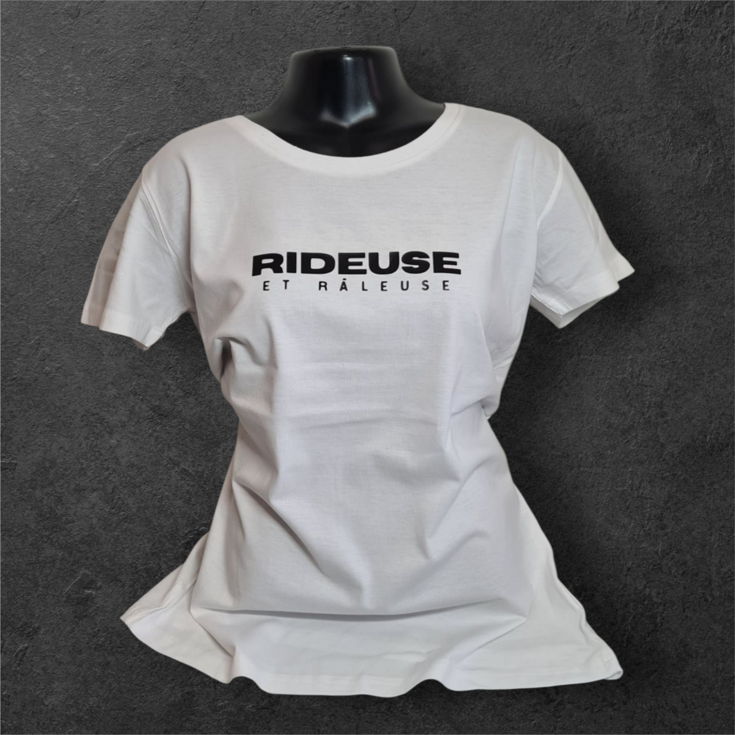 T-shirt blanc femme à manche courte " Rideuse et râleuse " humour pour motarde