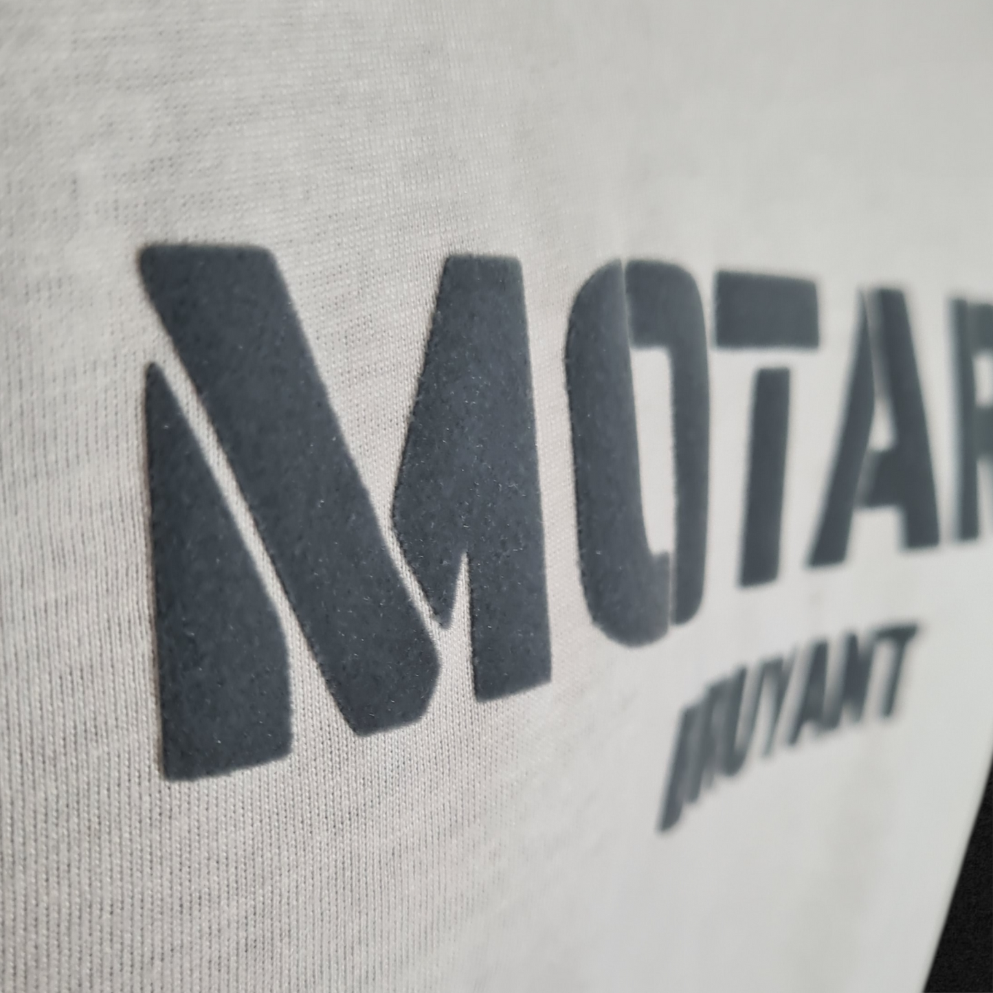 T-shirt blanc " Motard bruyant " gris velours