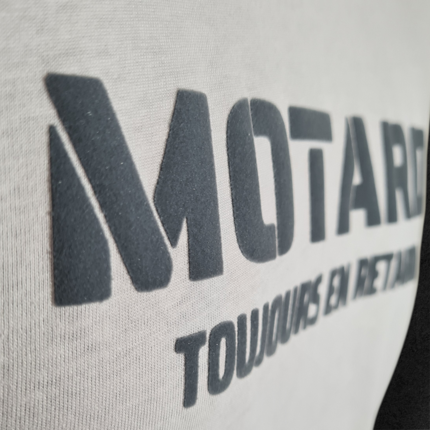 T-shirt blanc " Motard toujours en retard " gris velours