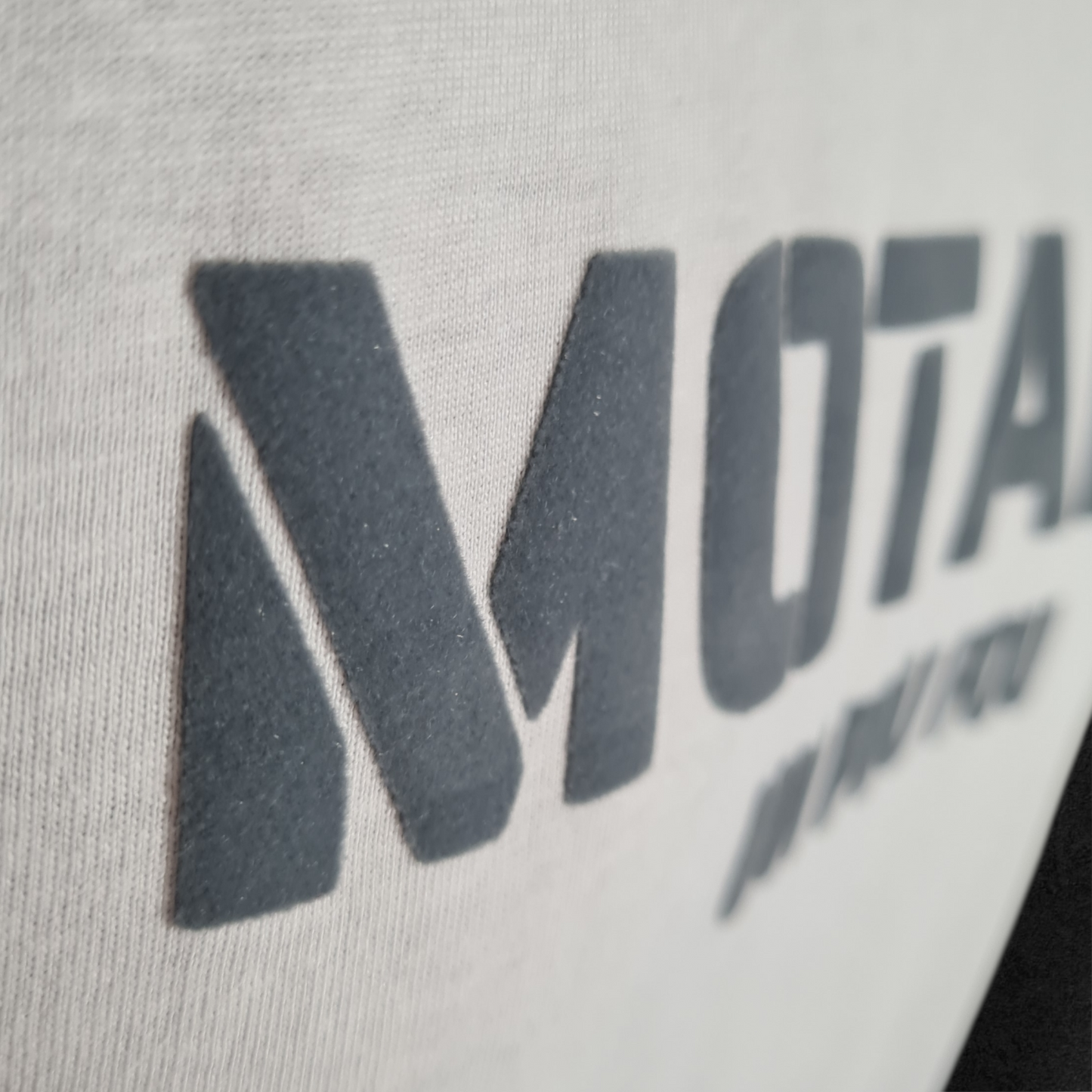 T-shirt blanc " Motard un peu flou " gris velours