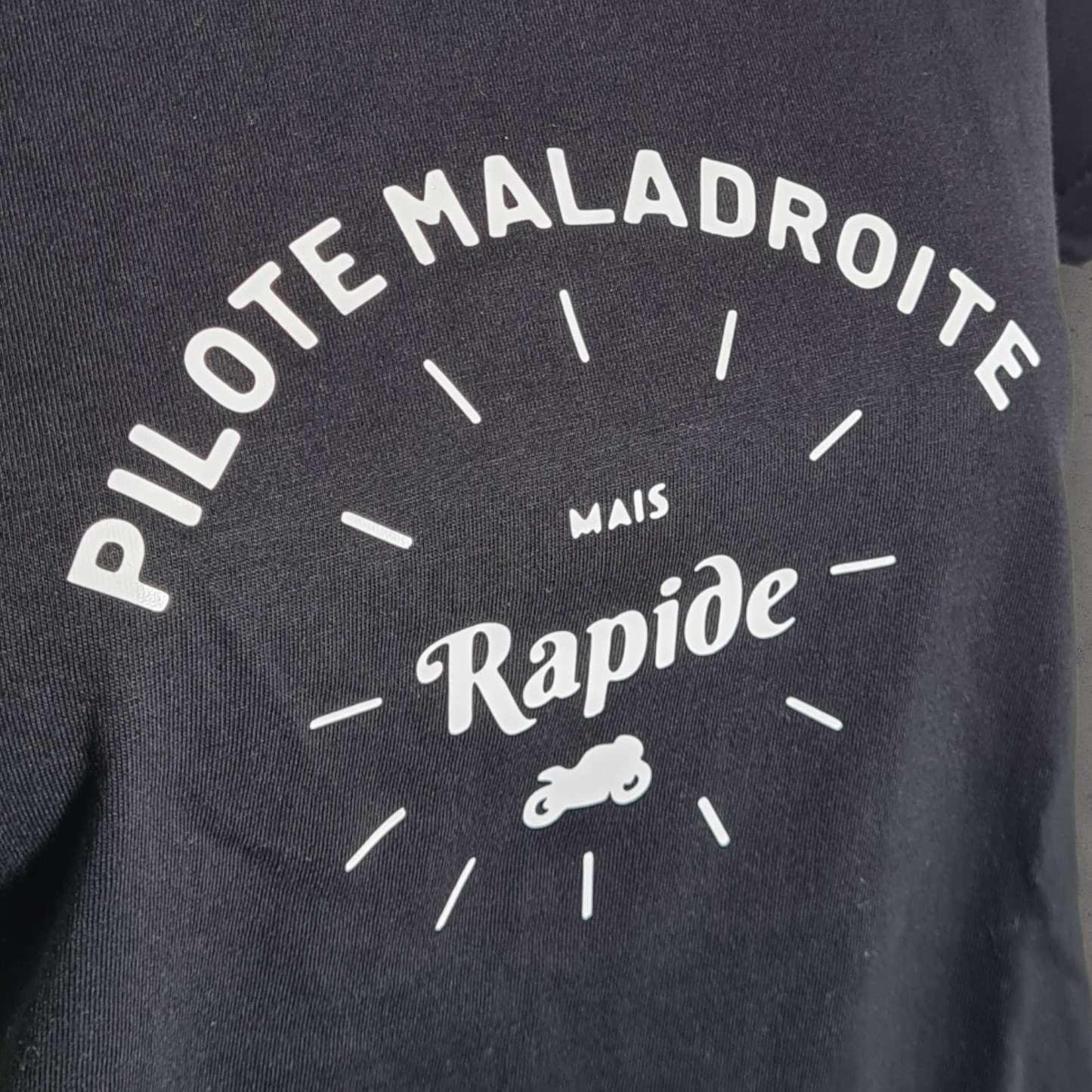 T-shirt noir " Pilote maladroite mais rapide "